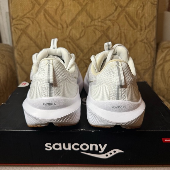 Saucony Echelon 9,‎ Running Shoe Womens, White/Gum Size 8 - Picture 6 of 8